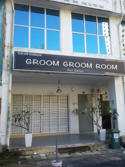 Groom Groom Room